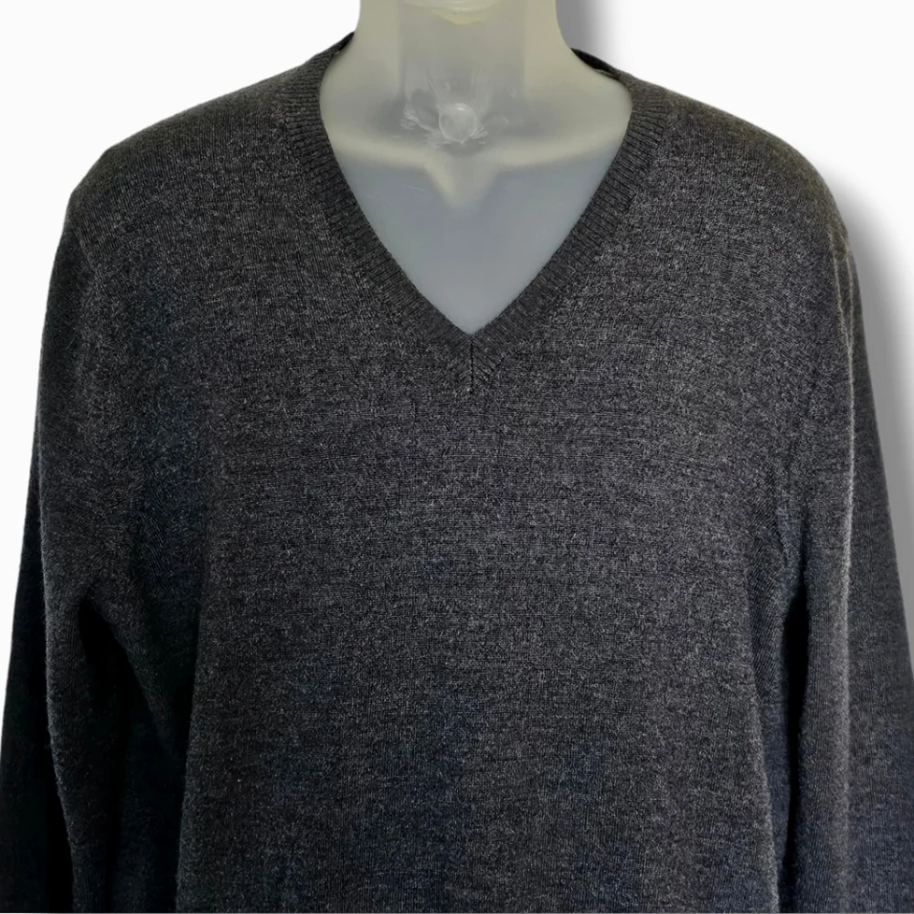 Banana Republic Sweater Mens Size XL Extra Fine Merino Wool‎ V-Neck Gray Preppy